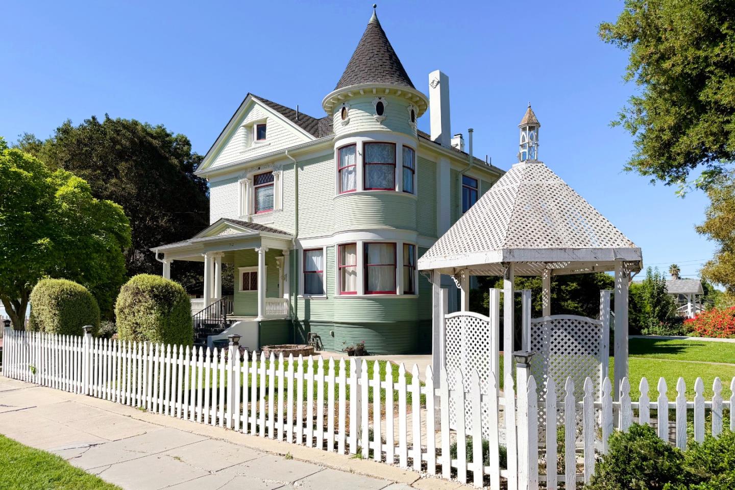 listing main photo