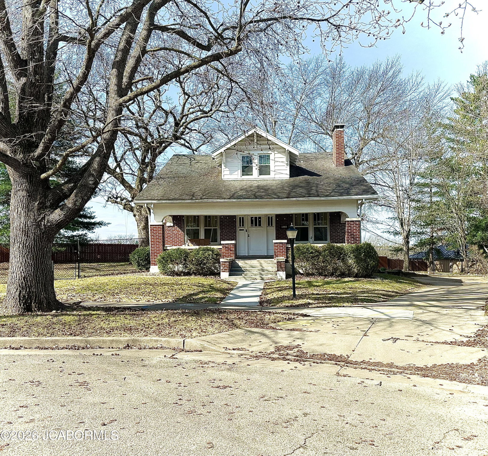 listing main photo