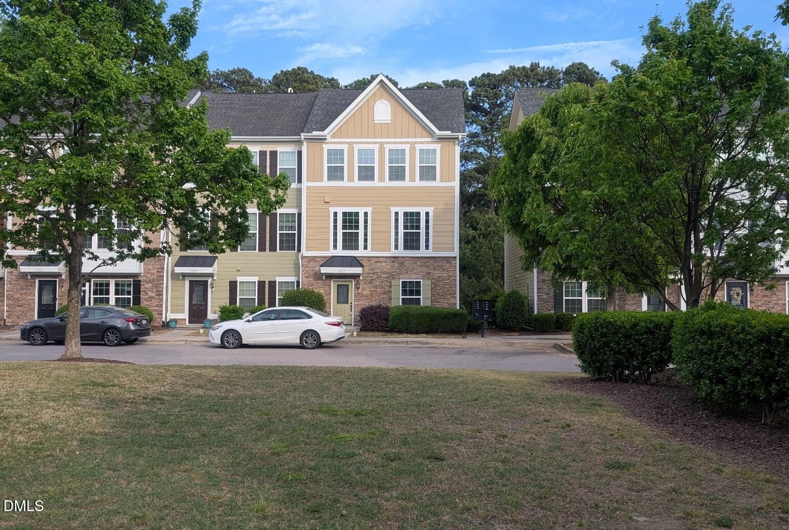 listing main photo