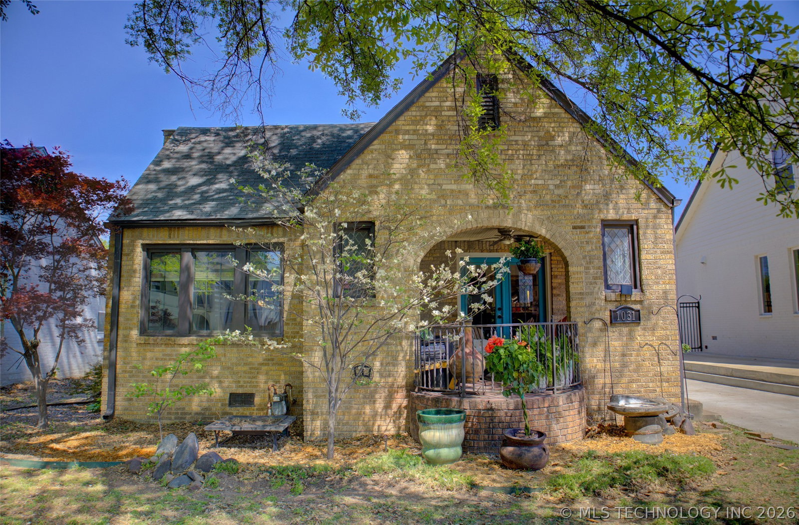 listing main photo