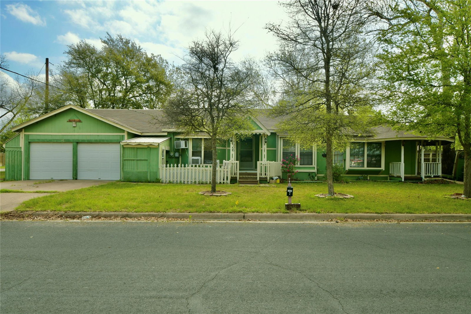 listing main photo