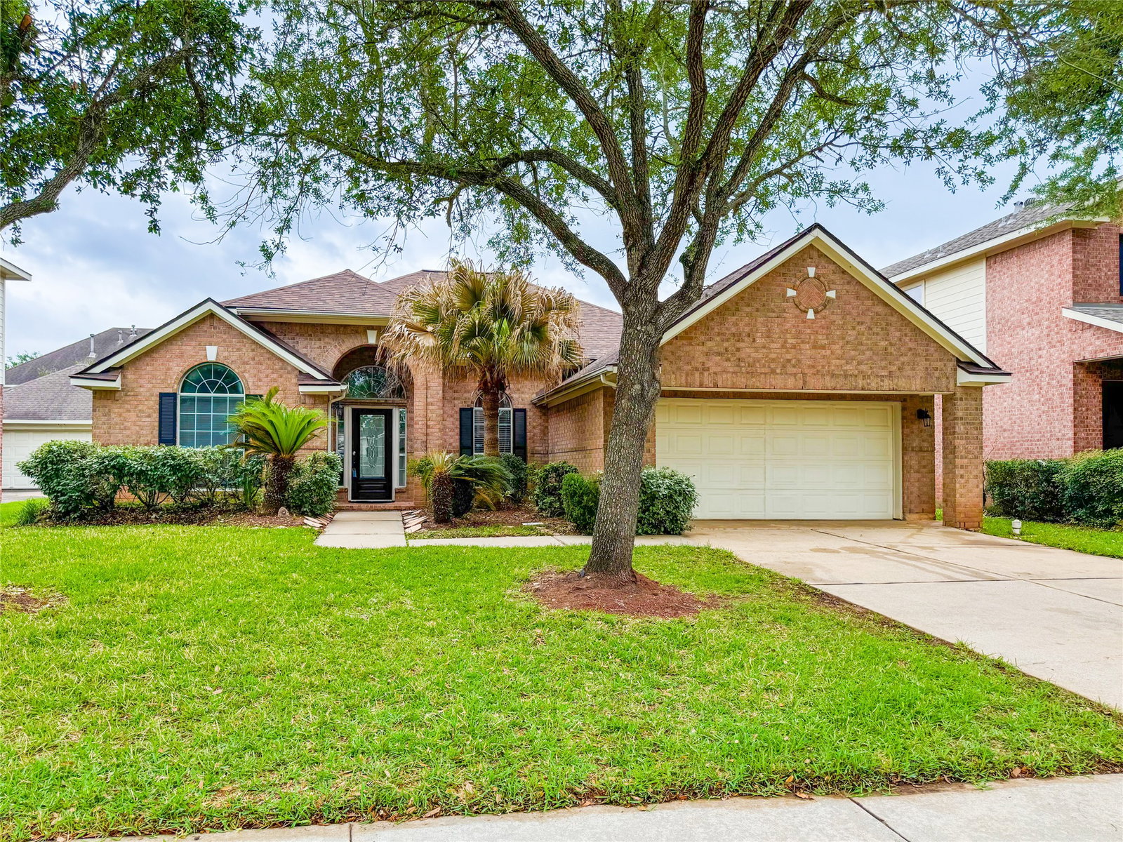 listing main photo