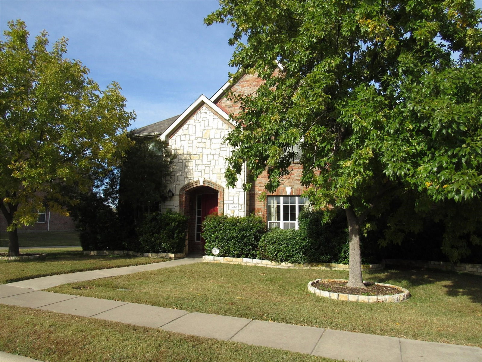 listing main photo