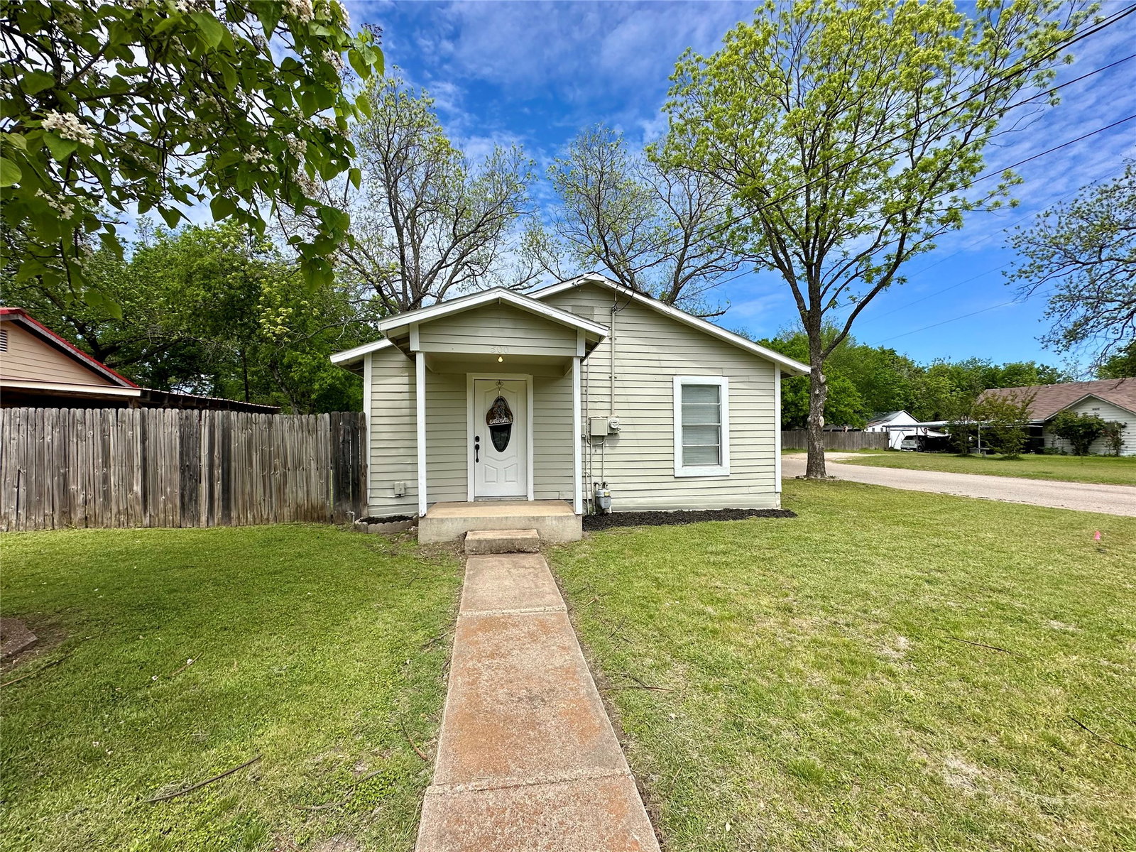 listing main photo