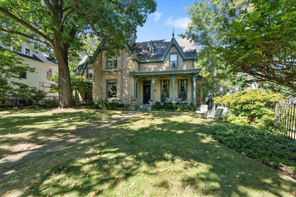 listing main photo